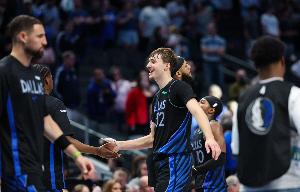 弗拉格在18歲就得到生涯第200分 此前三位做到的分別是詹科麥