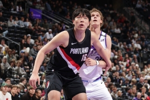 解說：楊瀚森在發(fā)展聯(lián)盟磨練有成長 聽羅威指導(dǎo)時沒靠翻譯進步了