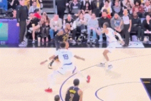 無縫銜接！詹姆斯先助攻艾頓空接暴扣 再助攻斯瑪特空切拋投