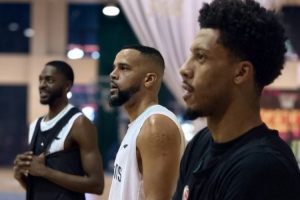 Erik Thomas也已到達(dá)基地參加合訓(xùn)！新賽季三外援集結(jié)完畢