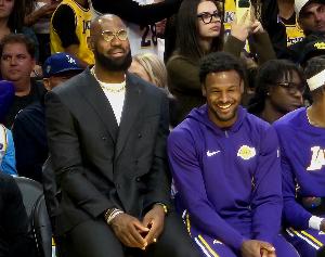 ??詹姆斯：布朗尼有了自己的住處 他搬出去后我們交流也少了