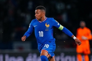 姆巴佩社媒曬多張近期生活+比賽照片：放松??