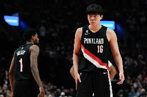 解說(shuō)：小楊三分有些迷路 不知是受心態(tài)影響or身體變化適應(yīng)期沒(méi)過(guò)