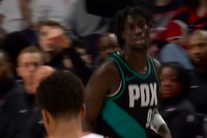 吃我一餅！楊瀚森助攻西索科 一次運(yùn)球就上籃！