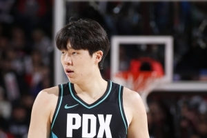 小楊對NBA防守強度和競爭性沒深層次了解 這也是交學(xué)費的一部分吧