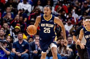 攻防出色！墨菲半場6中4拿到13分3斷1帽