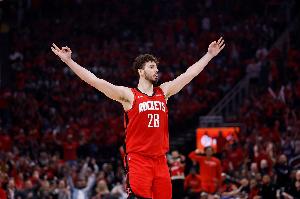 申京力壓莫布里？霍勒迪：不新鮮 常規(guī)操作！他打任何人都能做到