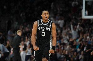 12中9砍25分！凱爾登談出色表現(xiàn)：一切都?xì)w于教練隊(duì)友對(duì)我的信任