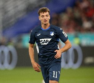 德媒：霍村前鋒阿斯拉尼加盟拜仁一事遠(yuǎn)未確定，但他確實符合要求