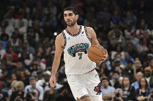 游刃有余！阿爾達(dá)馬半場(chǎng)9中6拿到15分4板 三分4中2