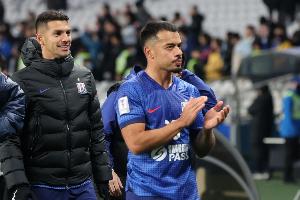 記者：李可因傷沒有參加全隊賽前合練，明天能否首發(fā)是個未知數(shù)