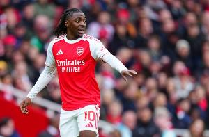 埃澤：生涯面對過的最強(qiáng)對手是德布勞內(nèi)，看他踢球能讓我打開思路