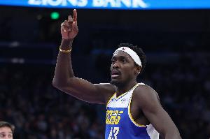 挑大梁！西亞卡姆半場(chǎng)9中6拿到全隊(duì)最高16分6板 三分4中2