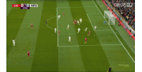 薩拉赫精彩突破傳中，可惜科爾凱茲包抄踢高了