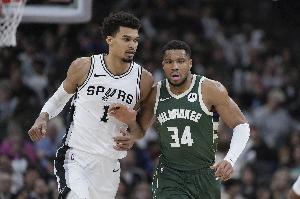 傷病如潮！美記：昨天的四場(chǎng)比賽里每個(gè)隊(duì)都有全明星球員缺陣