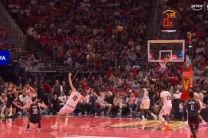 申京讀秒出手欲造約基奇犯規(guī) 兩人雙雙后倒 美媒：兩個(gè)人瘋狂假摔