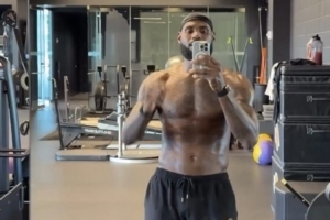 恢復(fù)健康！隊(duì)記：詹姆斯在完成賽季首秀后身體感覺(jué)非常好