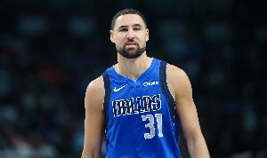 問題不大！克萊和文斯·威廉姆斯搶球發(fā)生小摩擦 后者獲兩罰機(jī)會(huì)