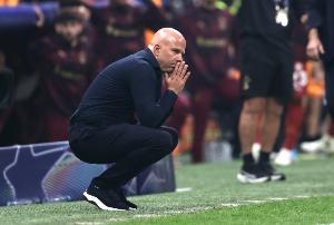 主場(chǎng)3球慘敗！斯洛特：解決辦法并不遙遠(yuǎn)，我們每場(chǎng)都能創(chuàng)造機(jī)會(huì)