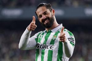 伊斯科和貝蒂斯續(xù)約至2028年，球迷制作巨大TIFO慶祝隊長長留球隊