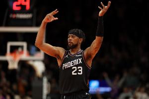 布克：說不準古德溫對籃板球有什么秘訣 我和狄龍還討論這事