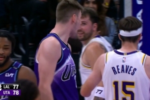 別看不起我！菲利波夫斯基退防一防二 大帽扇飛拉拉維亞上籃！