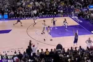 嚇人??！比賽最后時(shí)刻馬爾卡寧追身三分 分差只有1分了