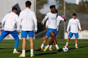 皇馬官方：馬斯坦托諾完成全部合練，赫伊森和阿拉巴室內(nèi)單獨訓(xùn)練