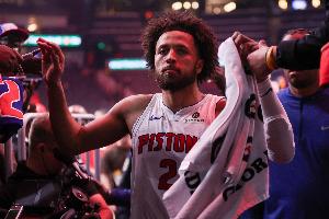 大心臟！康寧漢姆關(guān)鍵拋投殺死比賽 全場拿下24分11籃板6助攻！