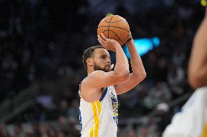 高效代表！庫里生涯第30次在30分鐘內(nèi)砍下30+ 歷史最多