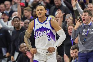 火力全開！基昂特·喬治半場(chǎng)9中7高效砍下21分2板2助 首節(jié)15分