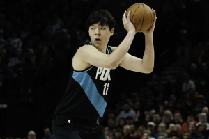 備受關(guān)注！“楊瀚森背靠背出戰(zhàn)2分半”話題沖上微博熱搜榜第二