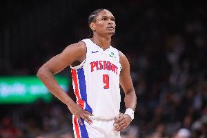 奧薩爾談其“歡迎來(lái)到NBA”時(shí)刻：哈利伯頓把我晃倒 之后命中三分