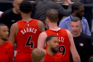 攻不進(jìn)防不住！珀?duì)柼貭柗磽艨劭栈@ 騎士下半場(chǎng)不到3分鐘再喊停