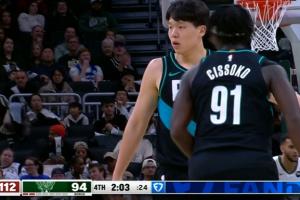 末節(jié)2分34秒 老里換上字母哥哥投子認負 楊瀚森終于登場！