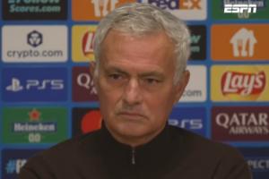 批評(píng)球員是否擔(dān)心更衣室不滿？穆帥回懟：你父親一直對(duì)你很好嗎？