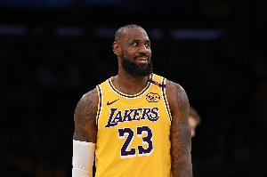 楊毅：老湖人有善待超巨傳統(tǒng)可能讓老詹風光退役 問題是換老板了