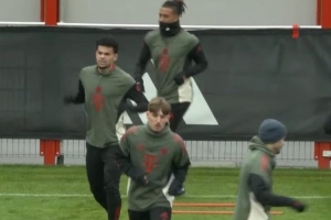 傷情無礙！圖片報：卡爾已回歸訓(xùn)練，拜仁全員僅穆西亞拉未合練