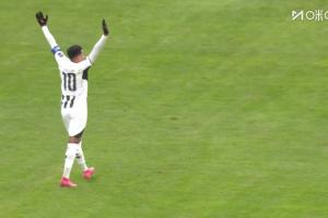 林皇白慶祝了！首爾外援禁區(qū)內(nèi)無人防守打飛，林加德捂臉不敢相信