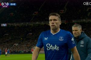 開場第10分鐘傷退，37歲科爾曼被奧布萊恩換下