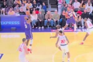 老虎發(fā)威！詹姆斯籃下打哈登 弧頂反擊三分再射哈登 連得5分！