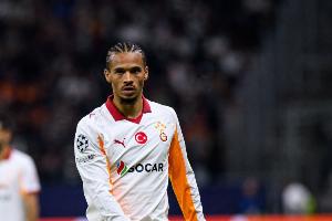 突破依舊犀利！薩內(nèi)對圣吉羅斯成功過人8次，本賽季歐冠單場最多