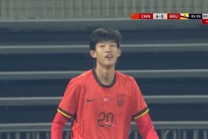 趙松源補時連入兩球，上半場就完成帽子戲法，國少6-0領(lǐng)先文萊