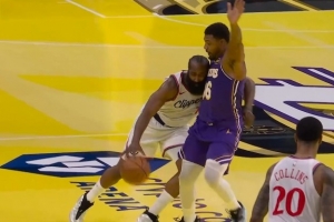 雷迪克很生氣！斯瑪特防守哈登阻擋犯規(guī) 湖人挑戰(zhàn)失敗