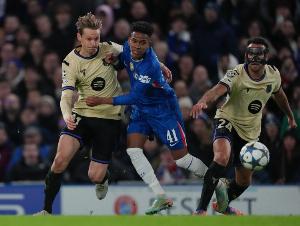 第一聯(lián)賽？過(guò)去9場(chǎng)英超vs西甲歐冠對(duì)決：英超贏下8場(chǎng)，巴薩贏1場(chǎng)