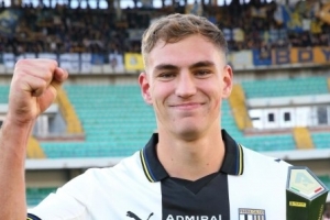 阿斯報(bào)：阿根廷和西班牙足協(xié)都在爭(zhēng)取24歲帕爾馬前鋒佩萊格里諾