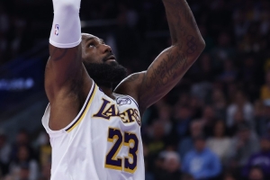 記者：自從詹姆斯復(fù)出后 湖人場均快攻得分從聯(lián)盟末流升至前五