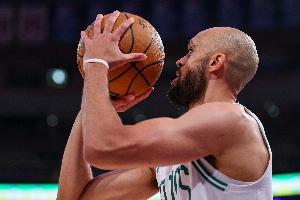 終結(jié)活塞13連勝！懷特：花園球館就為這樣的極致對決而生的