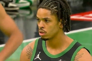 替補發(fā)力！米諾特接球不猶豫 頂著杜倫扔進3+1反超比分！