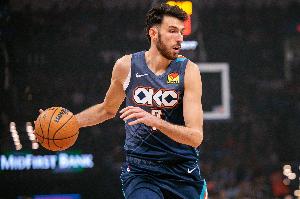 關(guān)鍵三分定乾坤！霍姆格倫12中4得12分9板2助1斷1帽